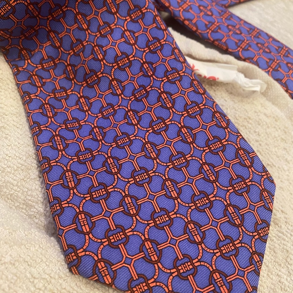 J.McLaughlin Men’s 100% silk tie.
